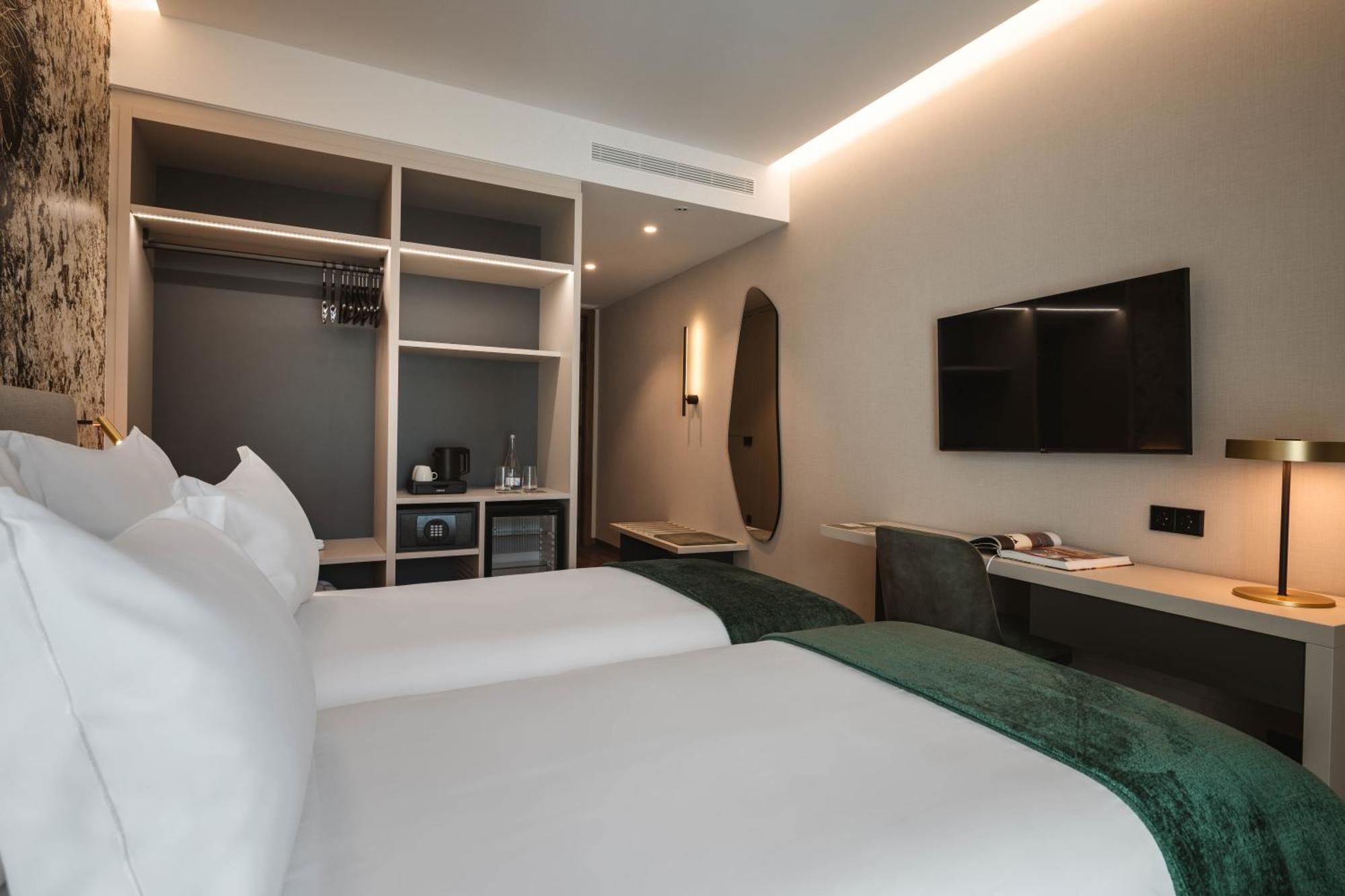 Dolinas Climbing Hotel Porto de Mós エクステリア 写真