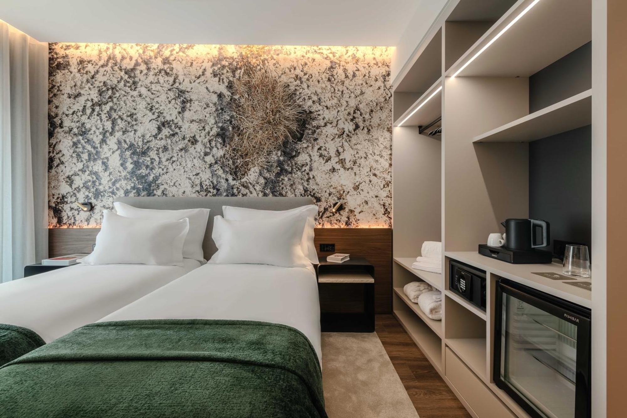 Dolinas Climbing Hotel Porto de Mós エクステリア 写真